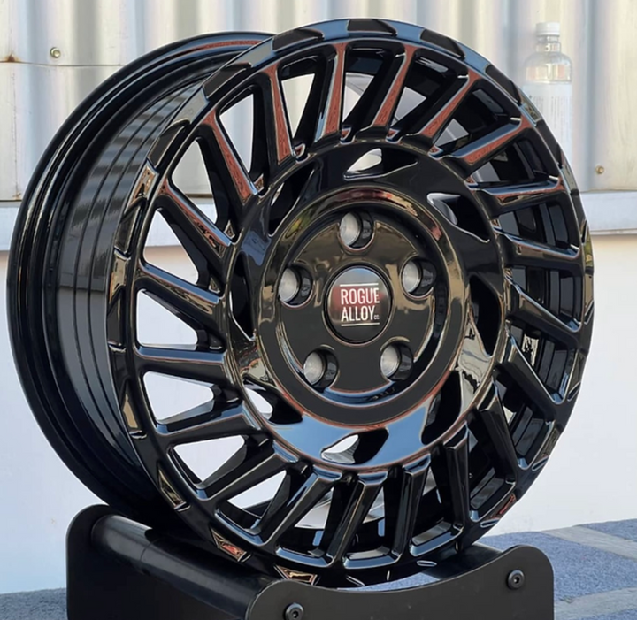 rogue-alloys-lc1-gloss-black-play-swamper-overland-play-dirty1.png