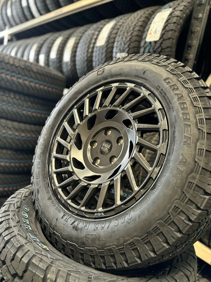 rogue-alloys-lc1-satin-gunmetal-play-swamper-overland-play-dirty4.png