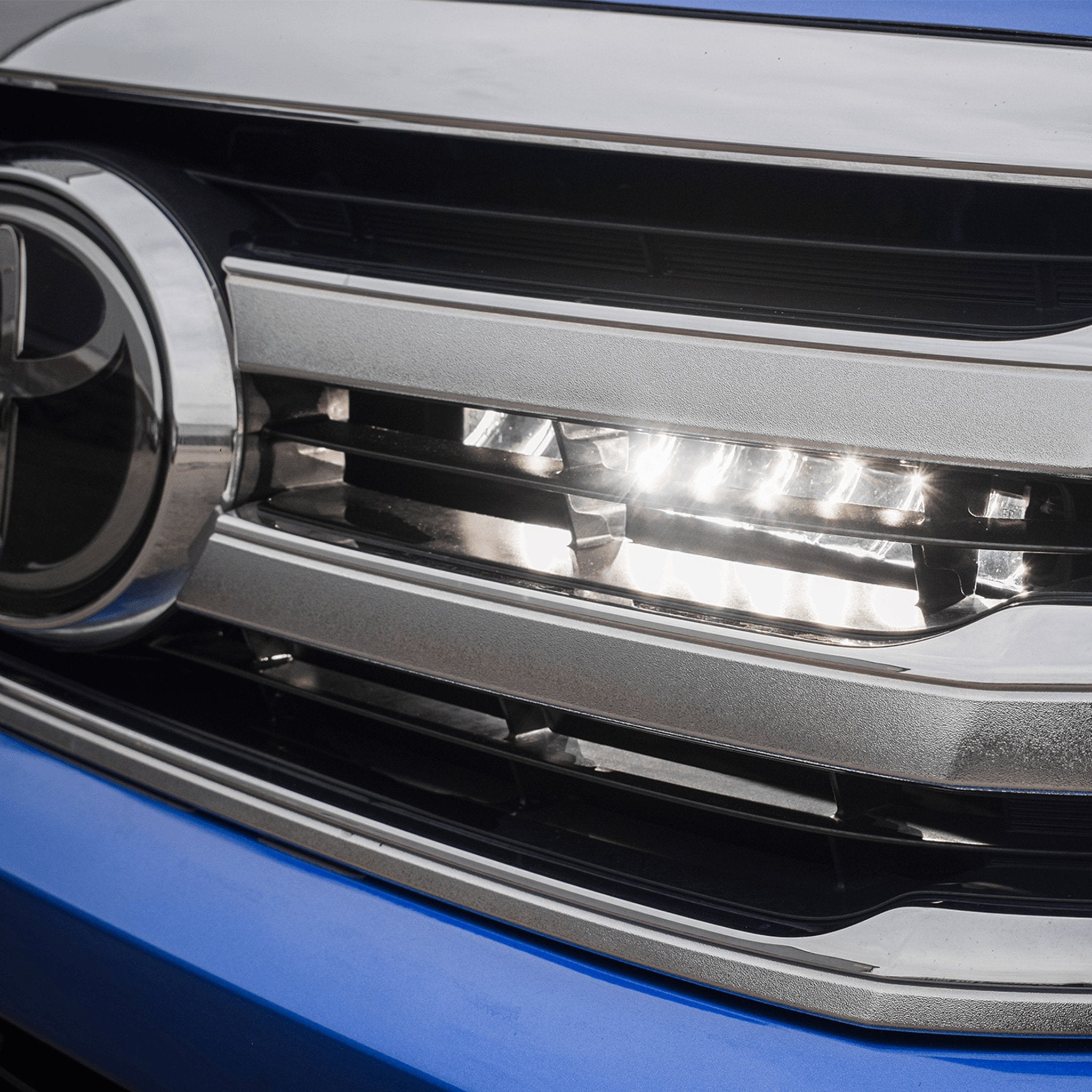 Stealth Toyota Hilux MK8 2015-2020 Twin 10″ Luminous LED Integration Grille Kit – 7,560 Lumens