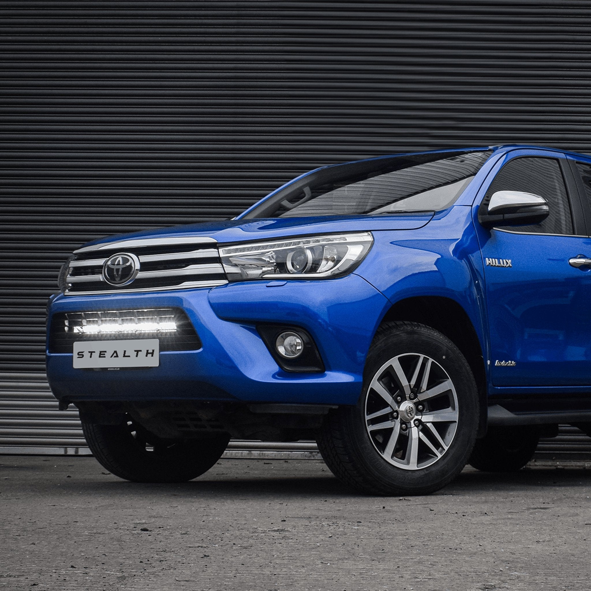 Stealth Toyota Hilux MK8 2015-2020 27″ Luminous LED Integration Grille Kit – 24,000 Lumens
