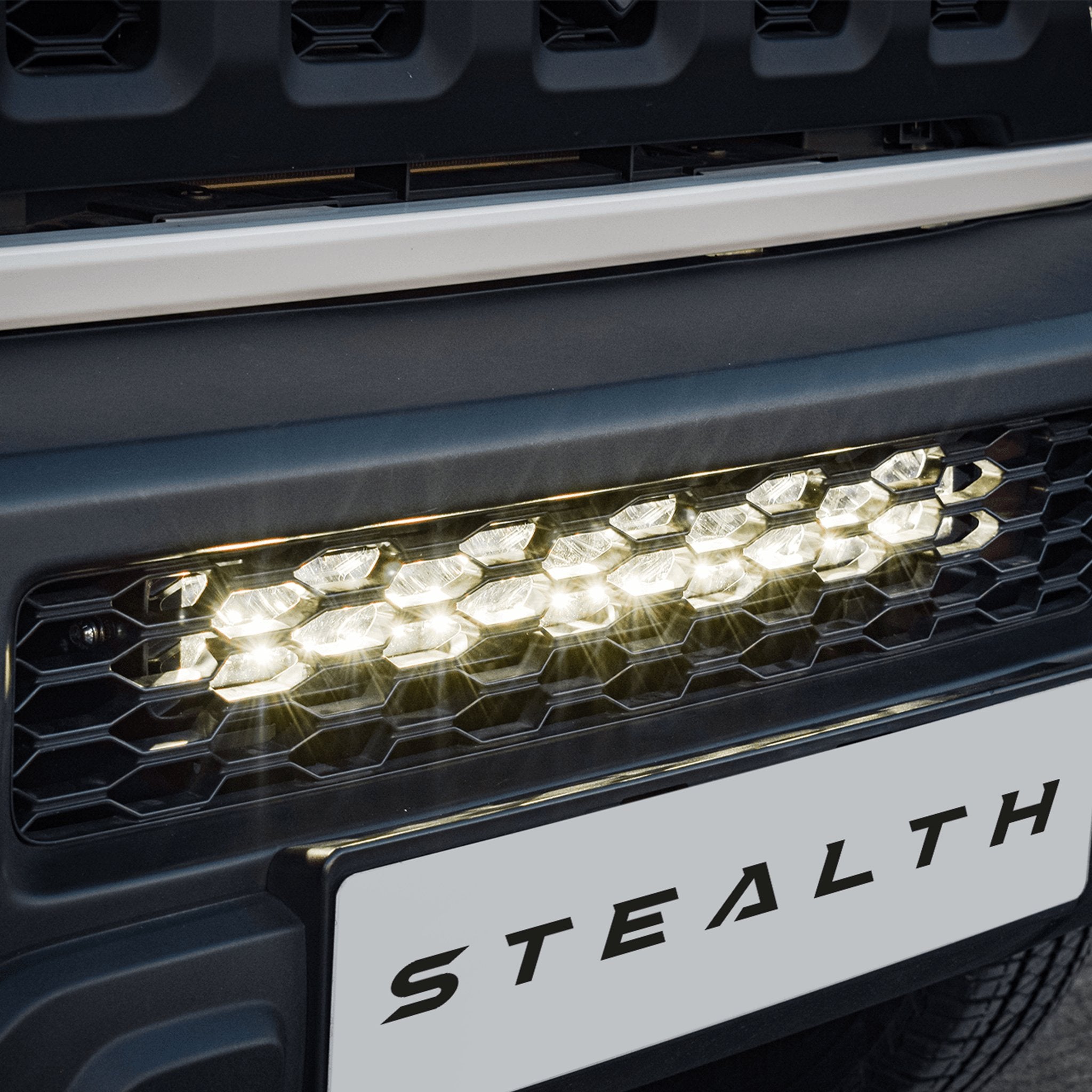 Stealth Suzuki Jimny 2018+ 21″ Luminous LED Integration Grille Kit – 16,800 Lumens