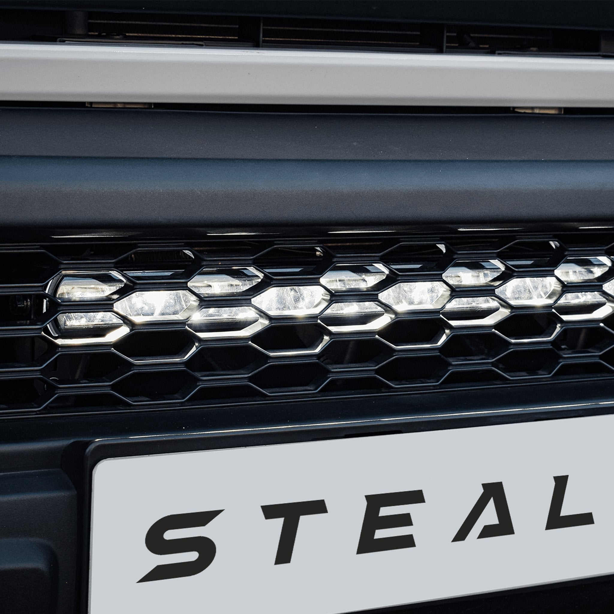 Stealth Suzuki Jimny 2018+ 20″ Luminous LED Integration Grille Kit – 8,400 Lumens