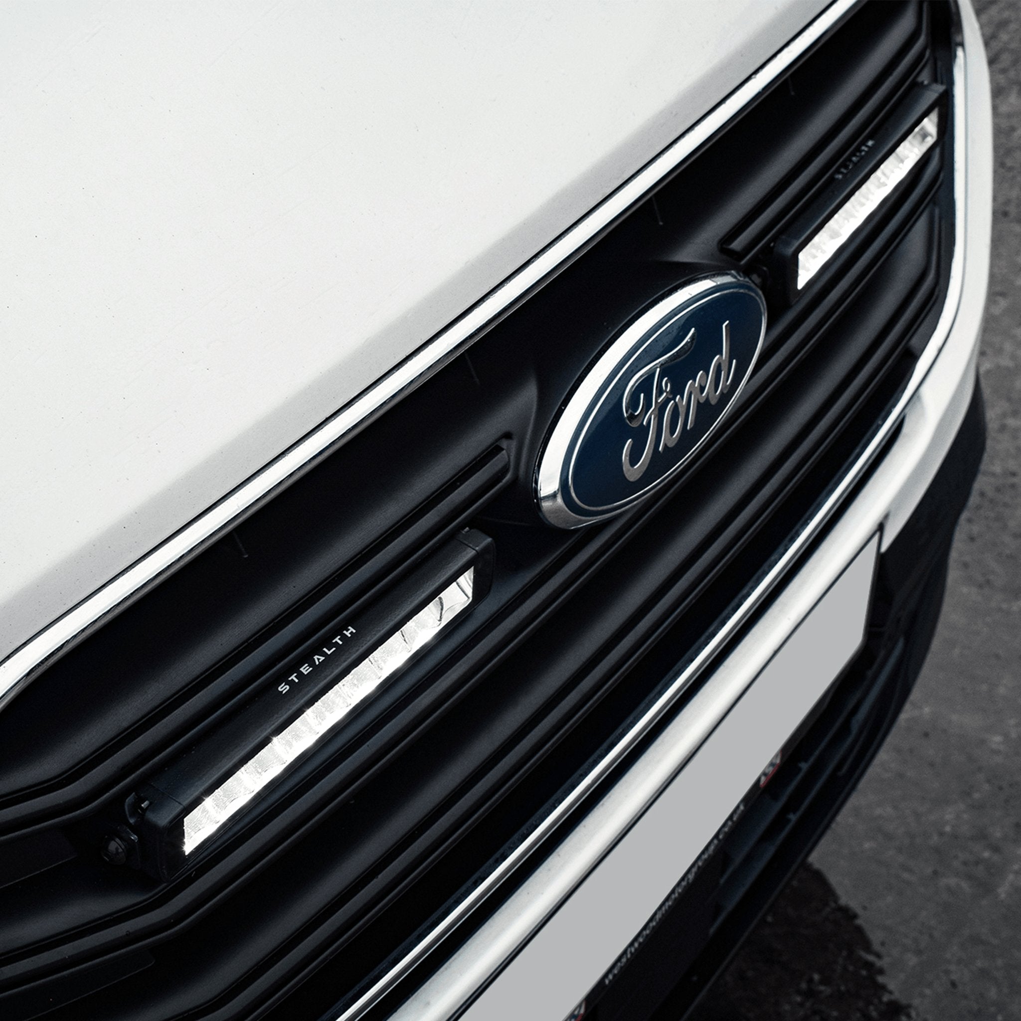 Stealth Ford Transit Custom 2019-2023 Twin 10″ Flashing Luminous LED Integration Grille Kit – 7,560 Lumens