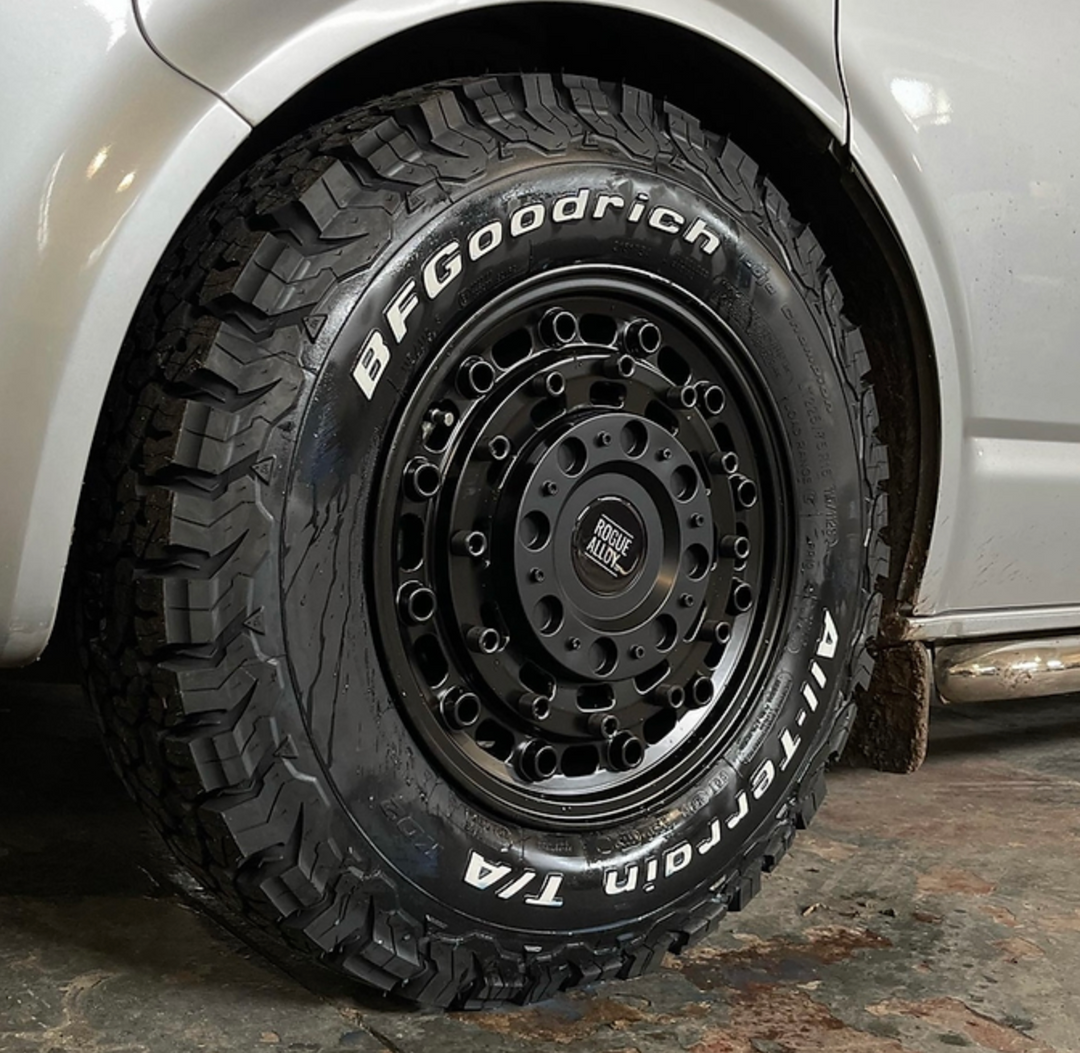 rogue-alloys-cc1-satin-black-play-swamper-overland-play-dirty2.png