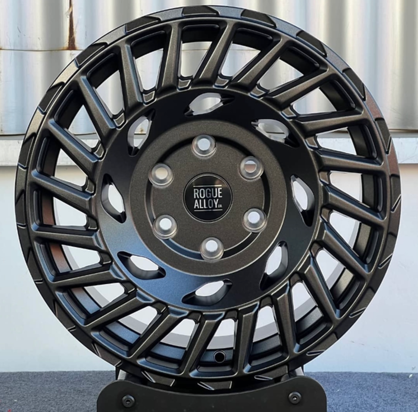 rogue-alloys-lc1-satin-black-play-swamper-overland-play-dirty3.png