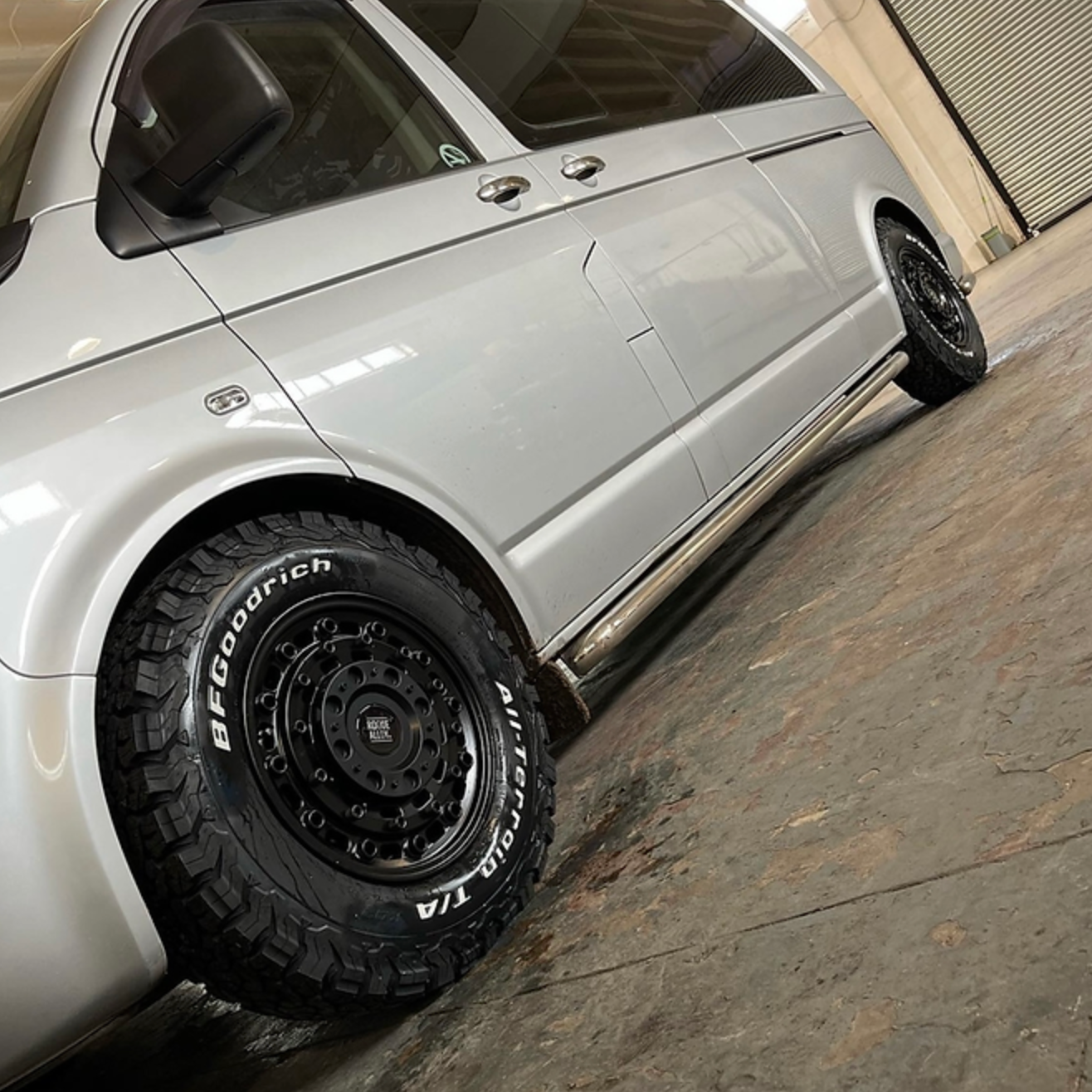 rogue-alloys-cc1-satin-black-play-swamper-overland-play-dirty4.png