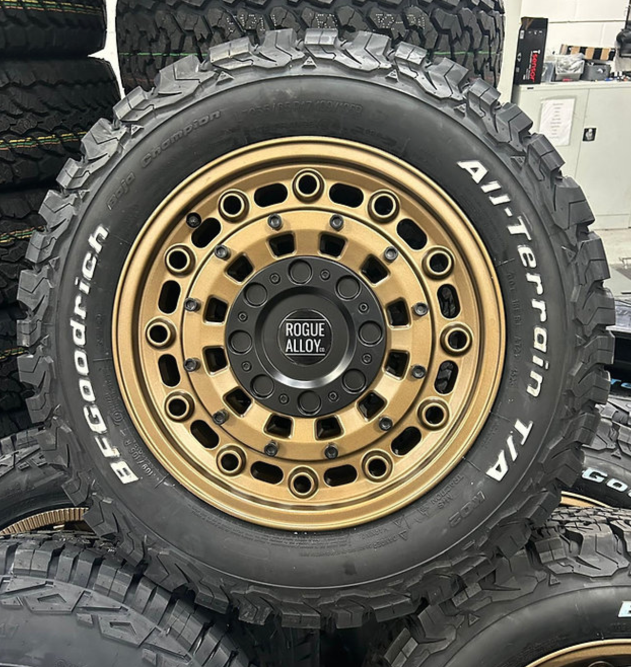 rogue-alloys-cc1-satin-bronze-play-swamper-overland-play-dirty1.png