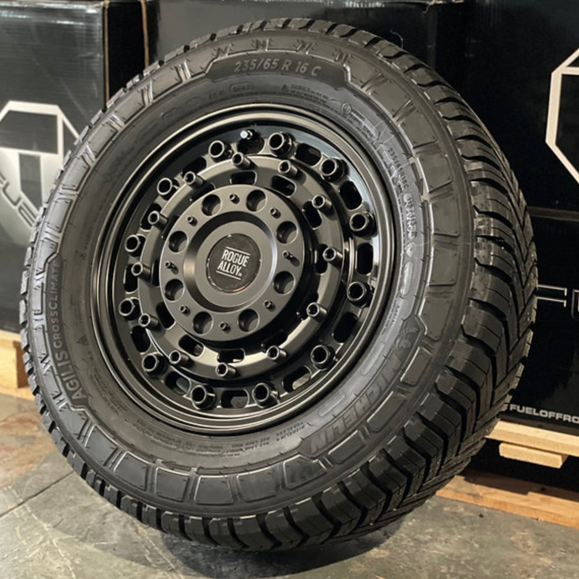 rogue-alloys-cc1-satin-black-play-swamper-overland-play-dirty1.png