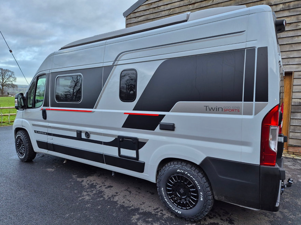 rogue-alloys-lcx-satin-black-play-swamper-overland-play-dirty4.png