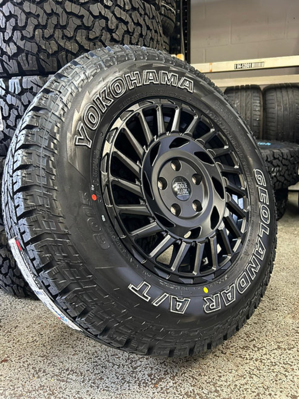 rogue-alloys-lc1-satin-black-play-swamper-overland-play-dirty4.png