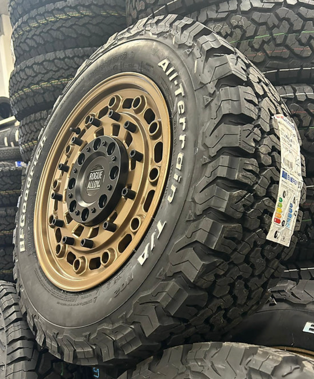 rogue-alloys-cc1-satin-bronze-play-swamper-overland-play-dirty3.png