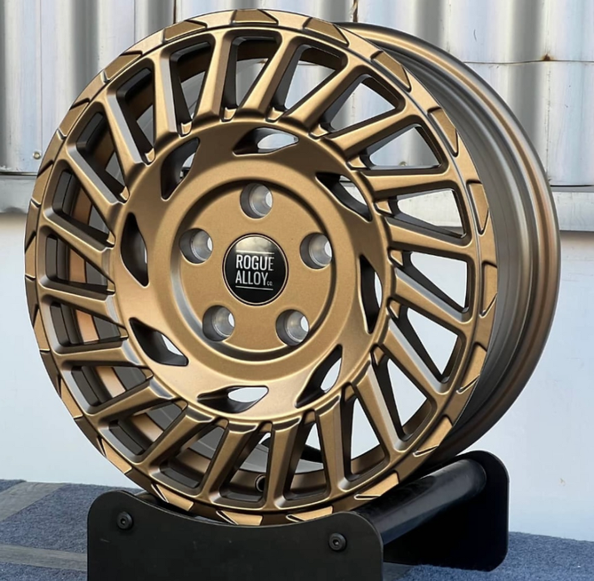 rogue-alloys-lc1-satin-bronze-play-swamper-overland-play-dirty3.png