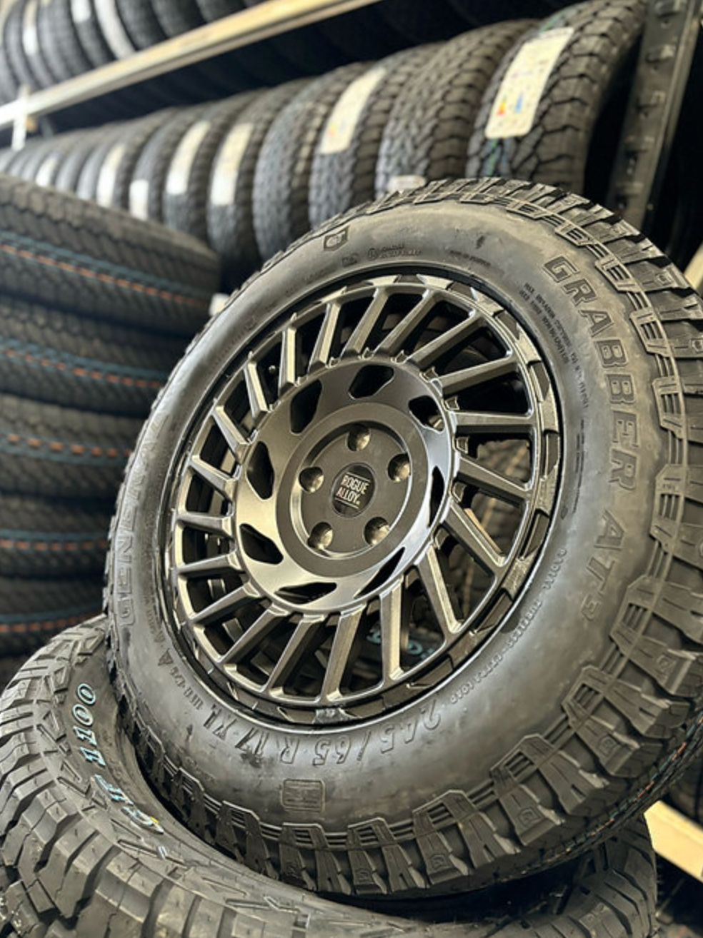 rogue-alloys-lc1-satin-gunmetal-play-swamper-overland-play-dirty4.png