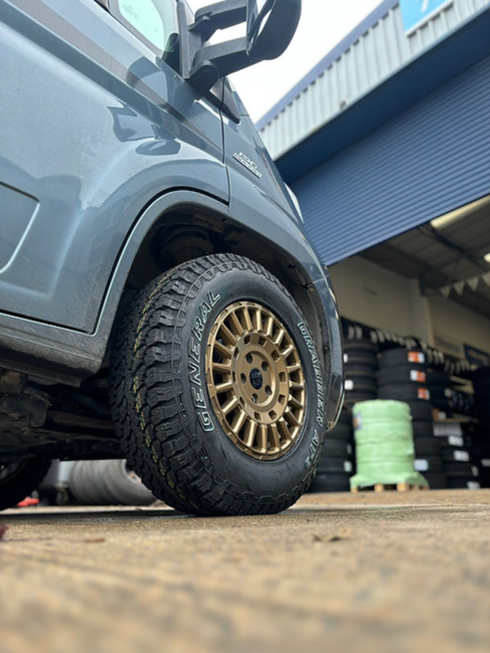 rogue-alloys-lcx-satin-bronze-play-swamper-overland-play-dirty2 2.png