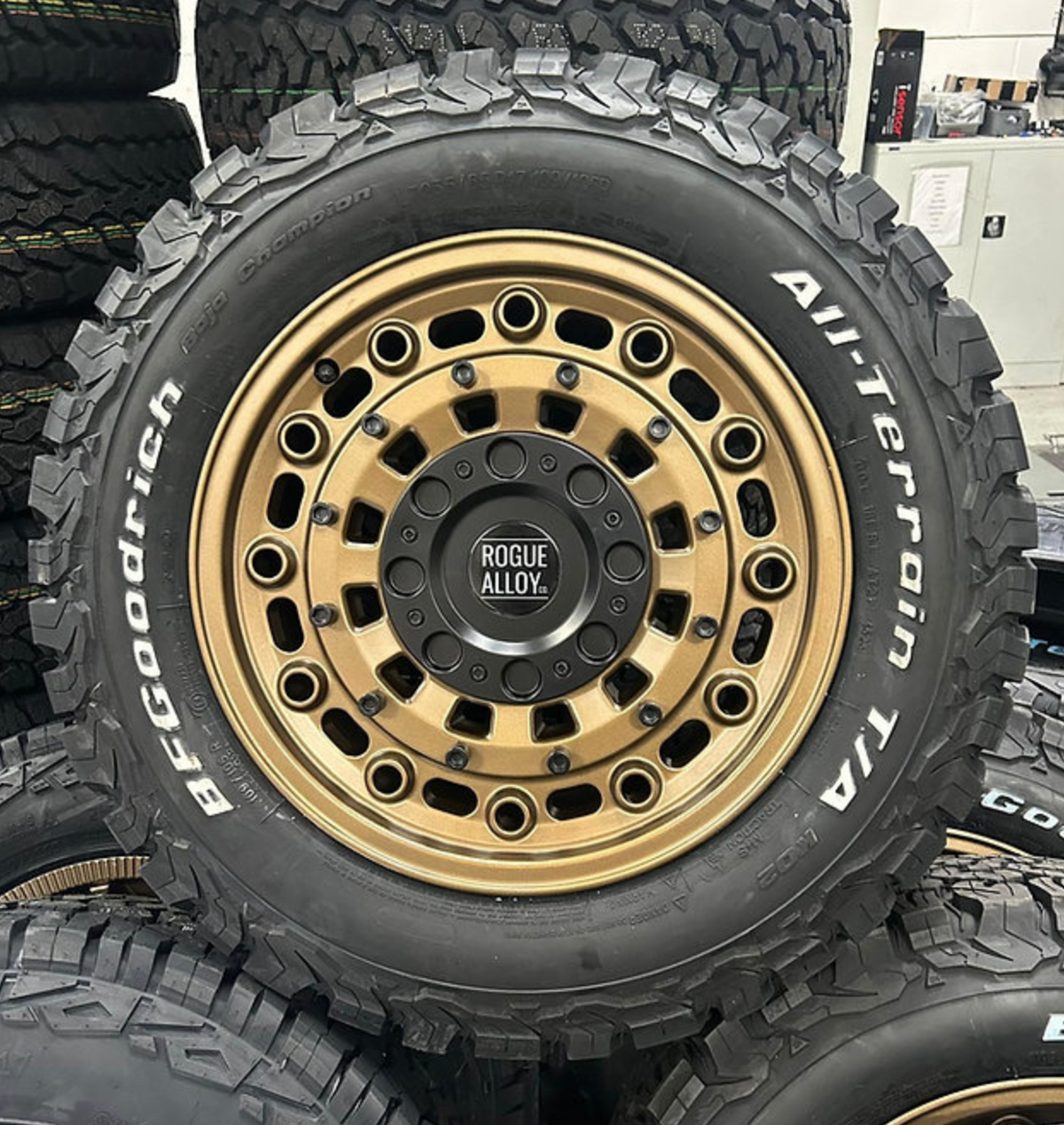 rogue-alloys-cc1-satin-bronze-play-swamper-overland-play-dirty1.png