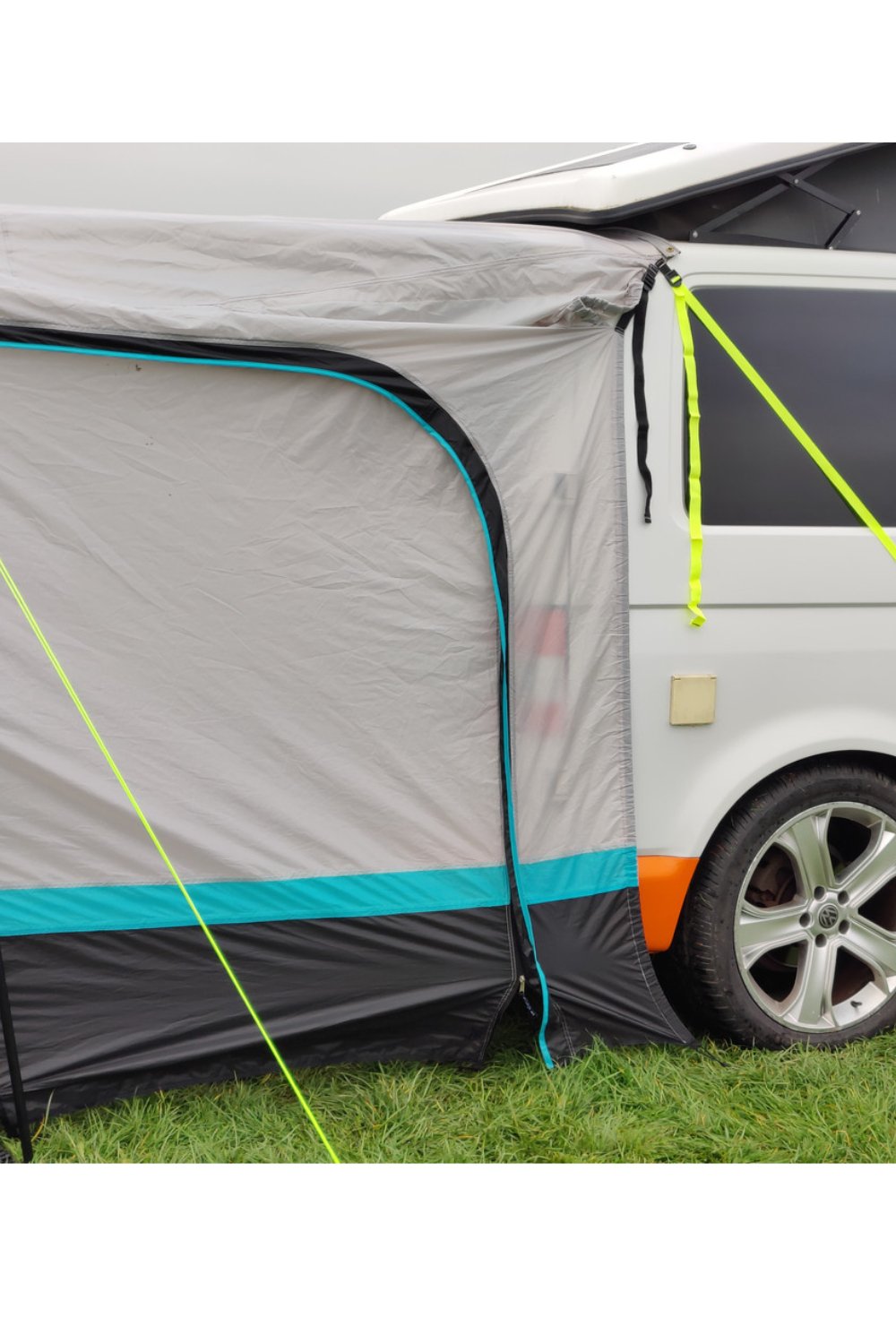 Snug Tailgate Poled Awning