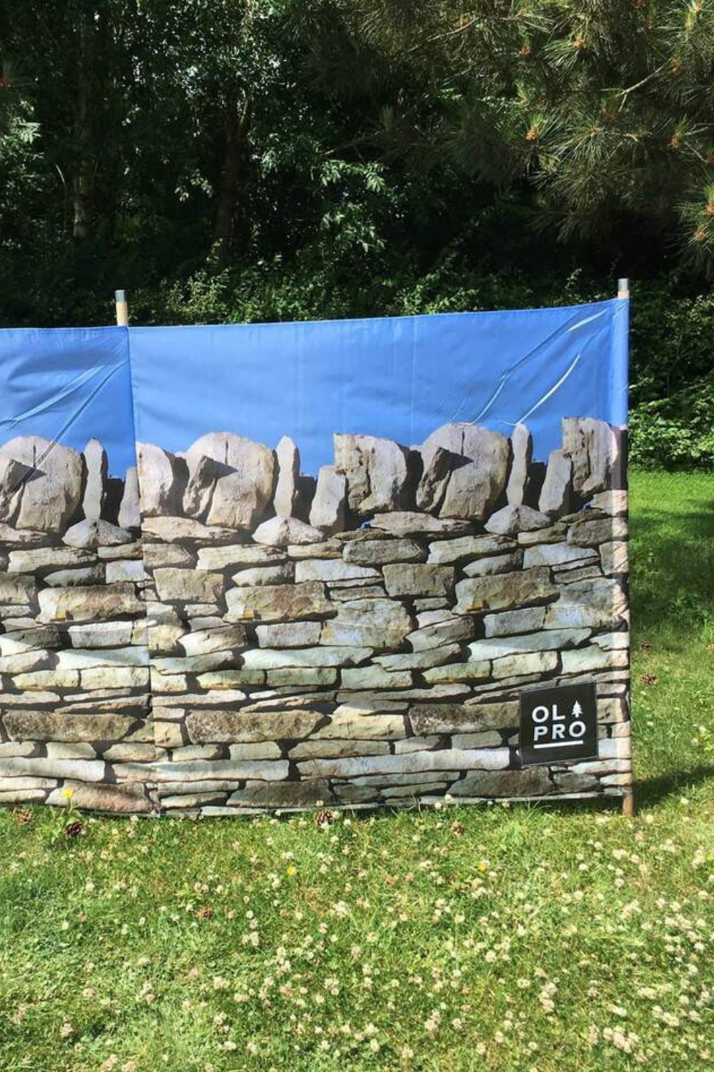 Stone Wall 5 Pole Windbreak (Wooden poles)