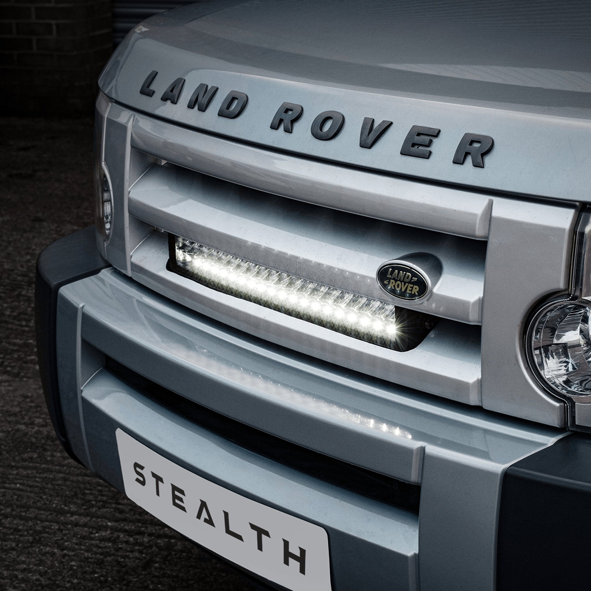 Stealth Land Rover Discovery 3 2004-2009 21″ Luminous LED Integration Grille Kit – 16,800 Lumens