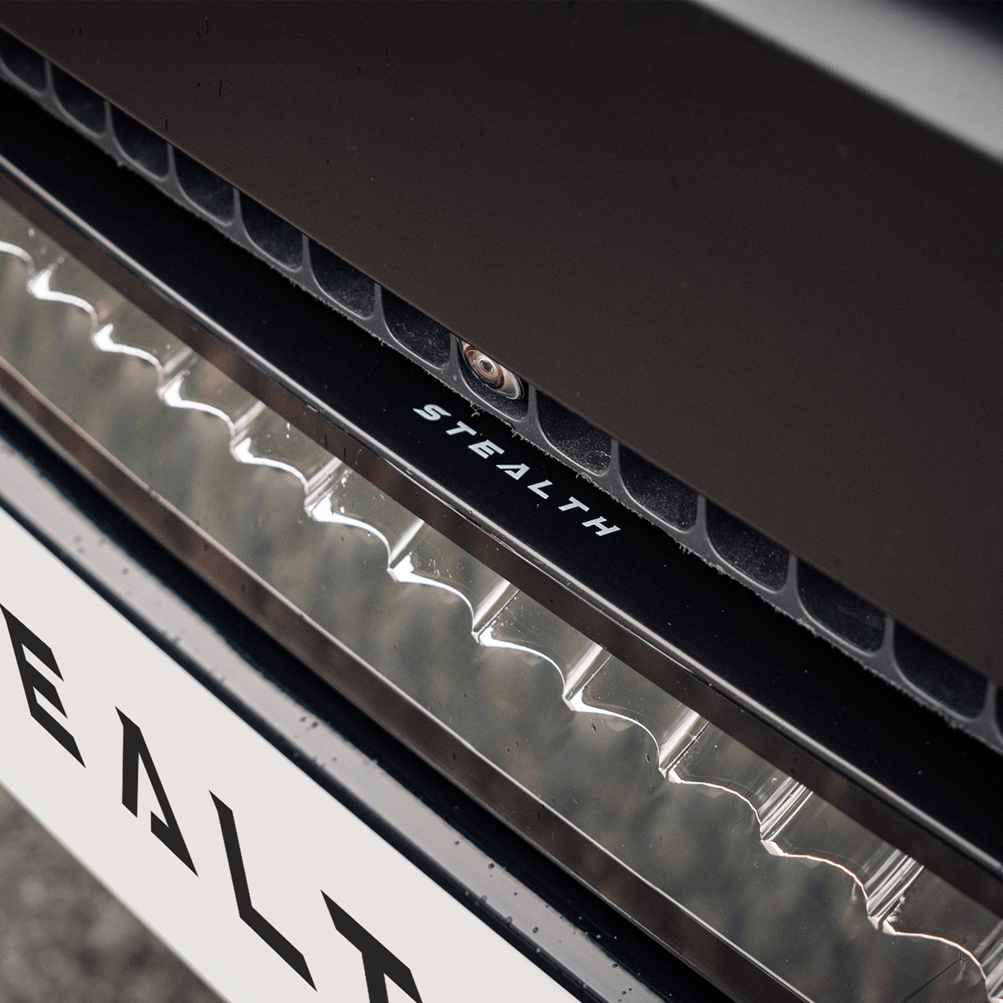 Stealth Land Rover Defender L663 2020+ 21″ Luminous LED External Integration Grille Kit – 16,800 Lumens