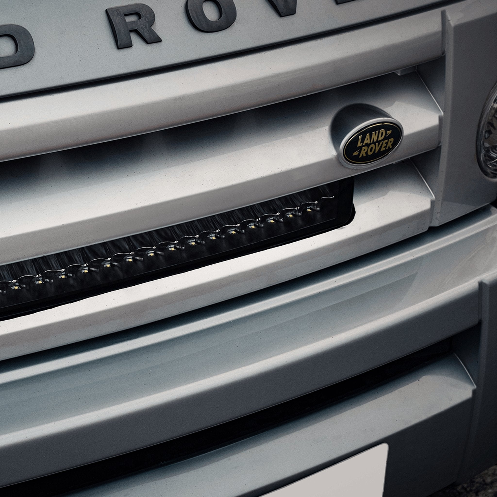 Stealth Land Rover Discovery 3 2004-2009 21″ Luminous LED Integration Grille Kit – 16,800 Lumens