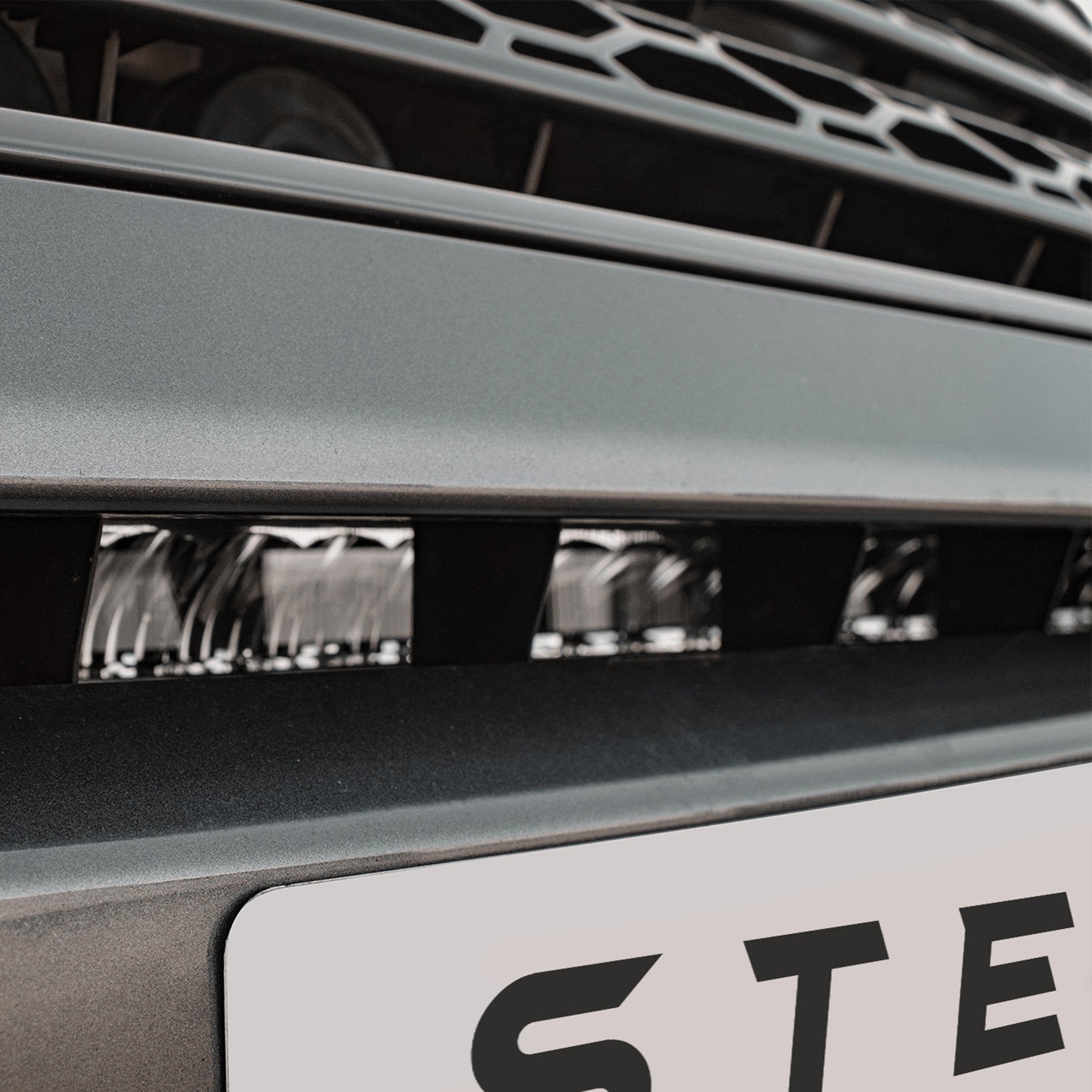 Stealth Land Rover Discovery Sport 2014-2019 27″ Luminous LED Integration Grille Kit – 24,000 Lumens