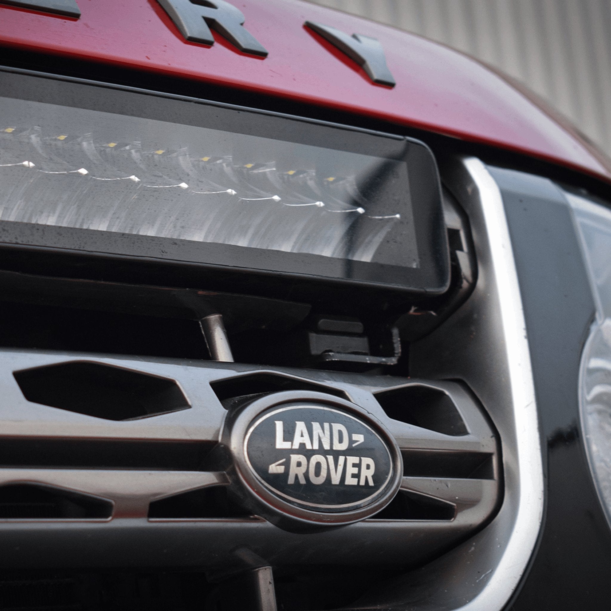 Stealth Land Rover Discovery 4.5 2013-2016 30″ Luminous LED Integration Grille Kit – 25,200 Lumens