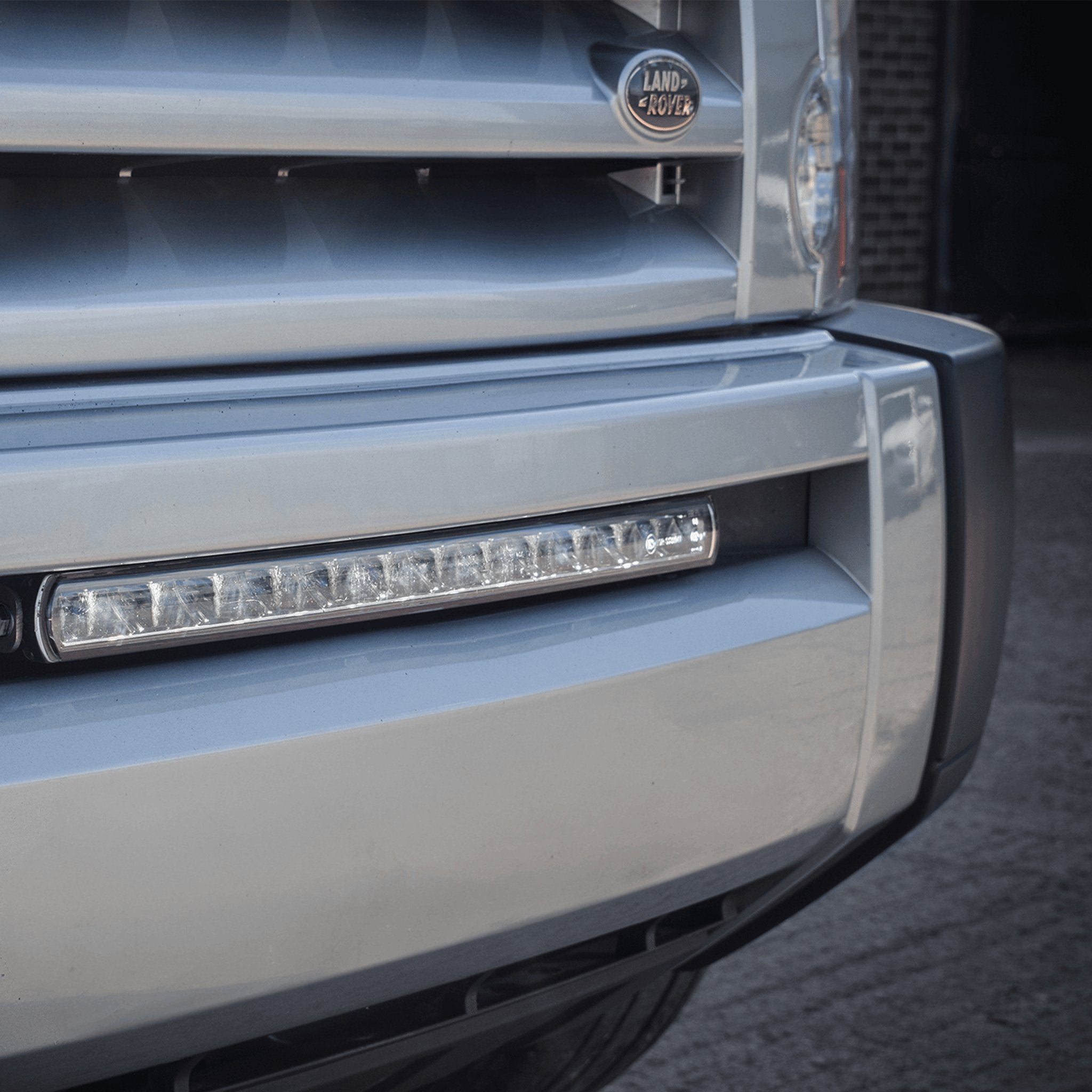 Stealth Land Rover Discovery 3 2004-2009 20″ Luminous LED Integration Grille Kit – 8,400 Lumens