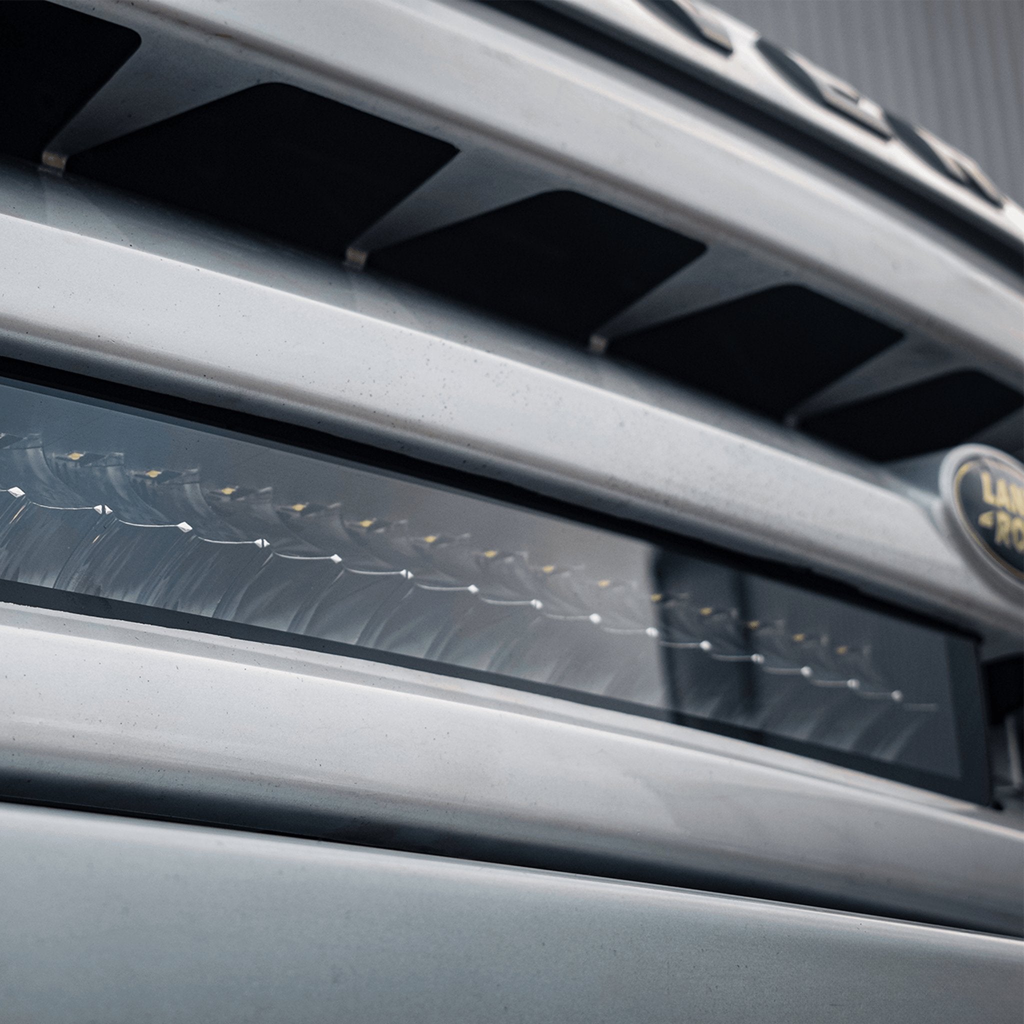 Stealth Land Rover Discovery 3 2004-2009 21″ Luminous LED Integration Grille Kit – 16,800 Lumens