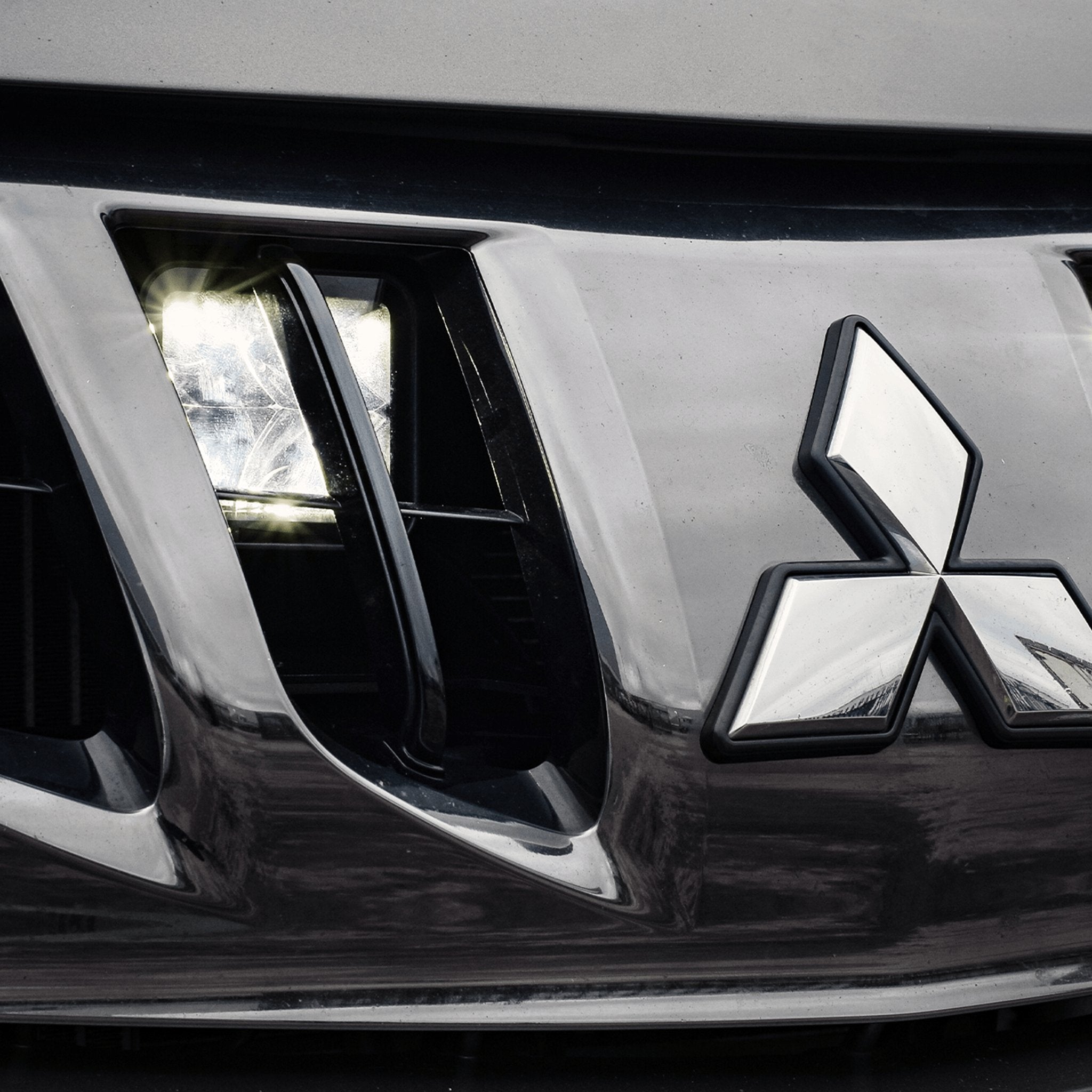 Stealth Mitsubishi L200 2015-2019 Twin 3″ Luminous LED Integration Grille Kit – 9,600 Lumens