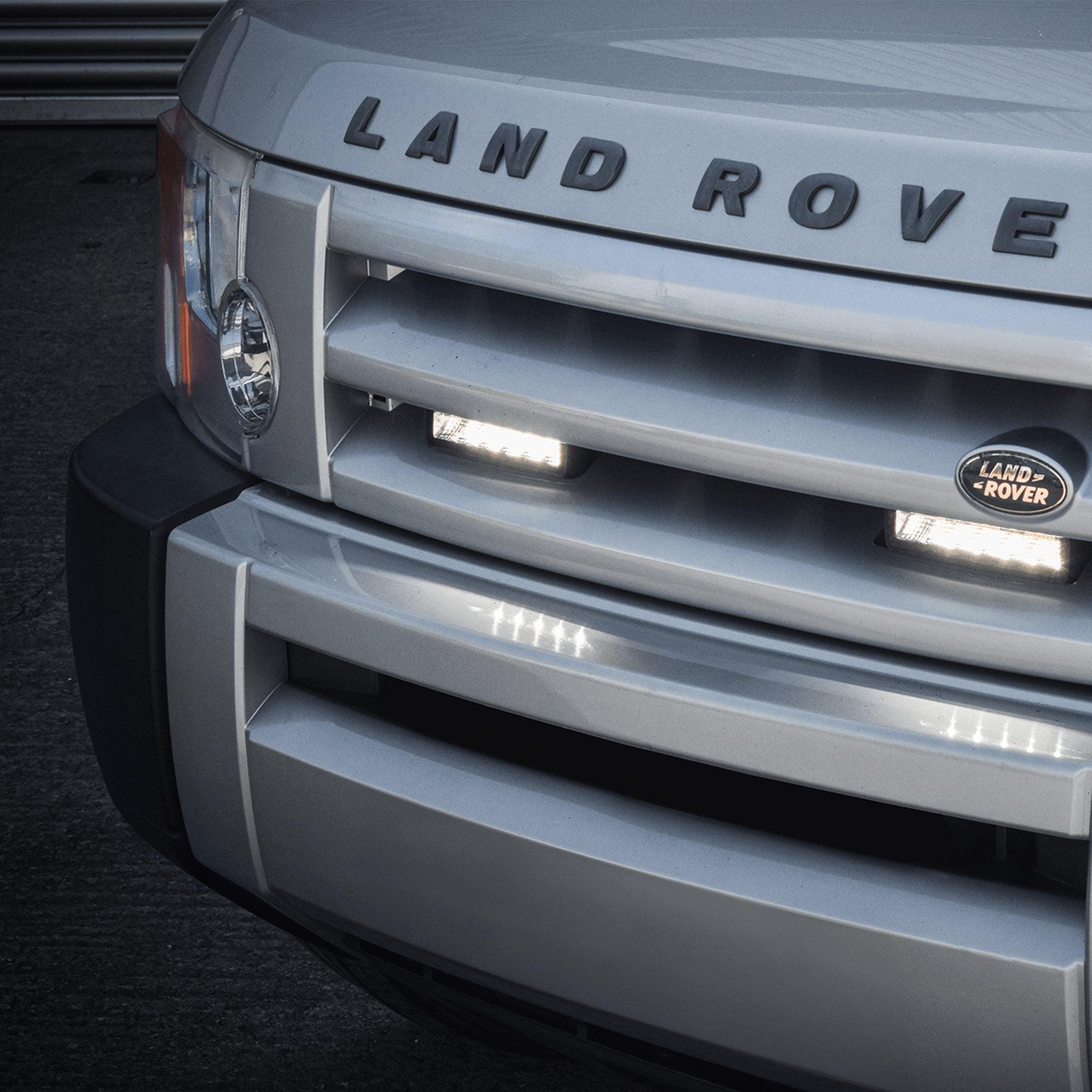 Stealth Land Rover Discovery 3 2004-2009 Twin 6″ Luminous LED Integration Grille Kit – 5,760 Lumens