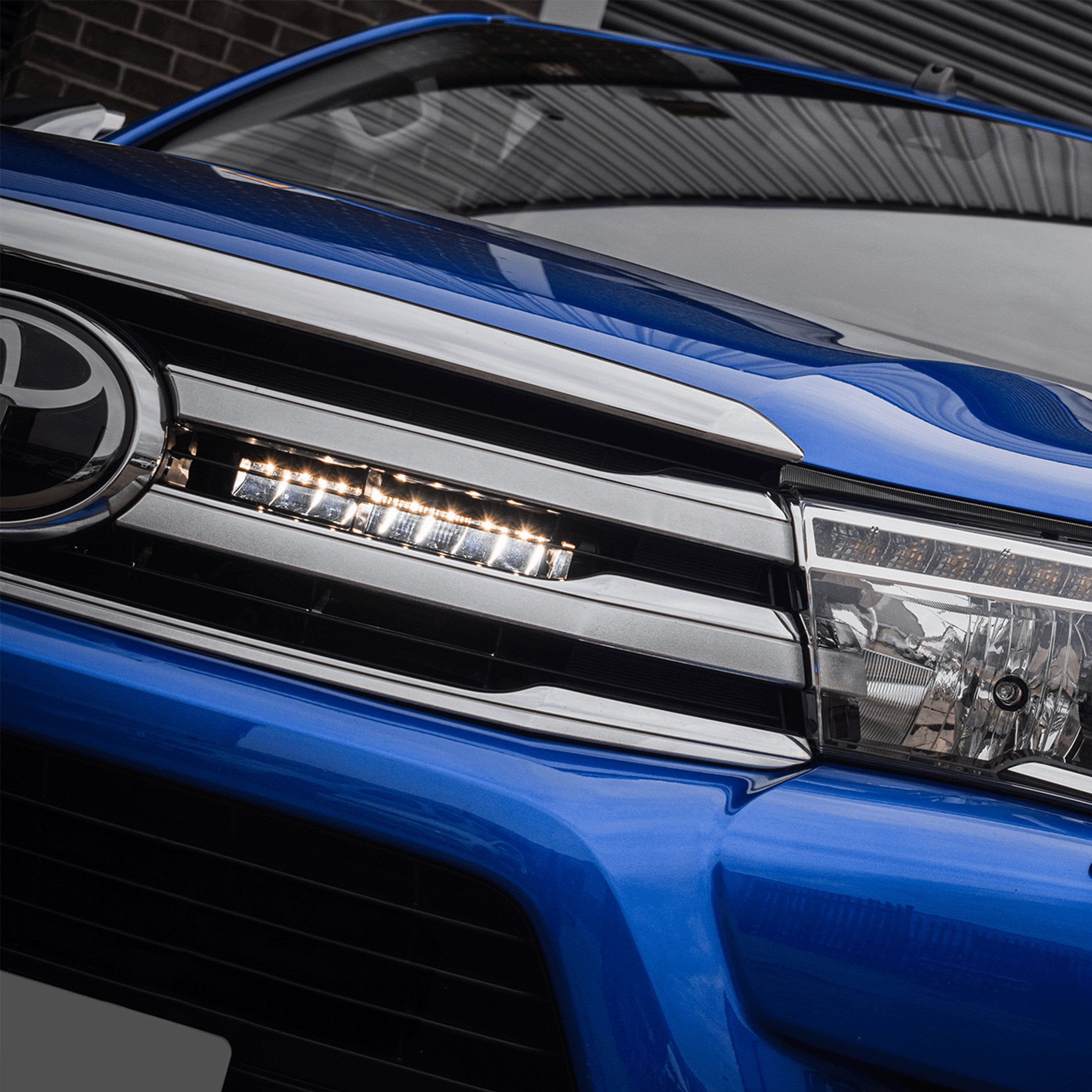 Stealth Toyota Hilux MK8 2015-2020 Twin 10″ Luminous LED Integration Grille Kit – 7,560 Lumens