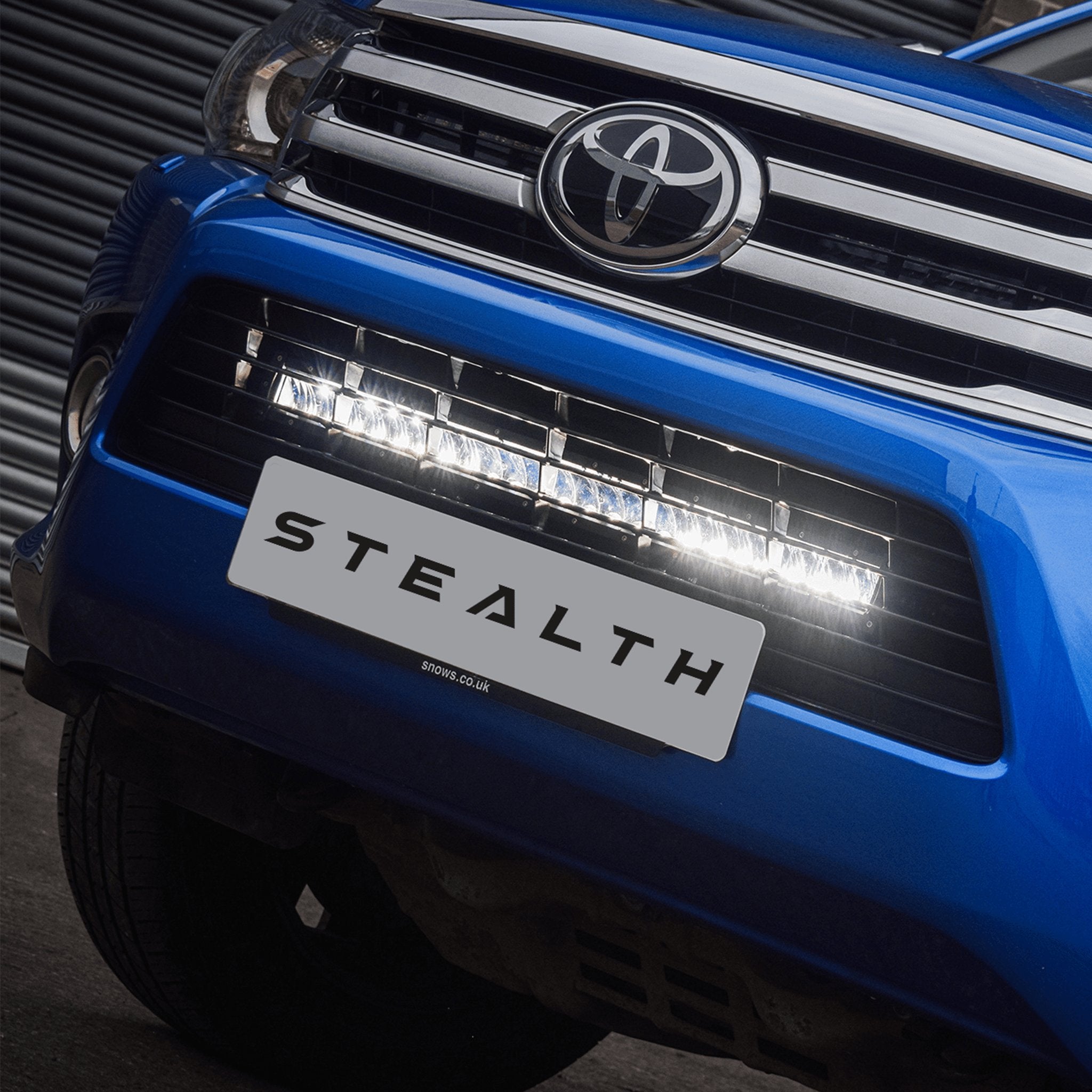 Stealth Toyota Hilux MK8 2015-2020 27″ Luminous LED Integration Grille Kit – 24,000 Lumens