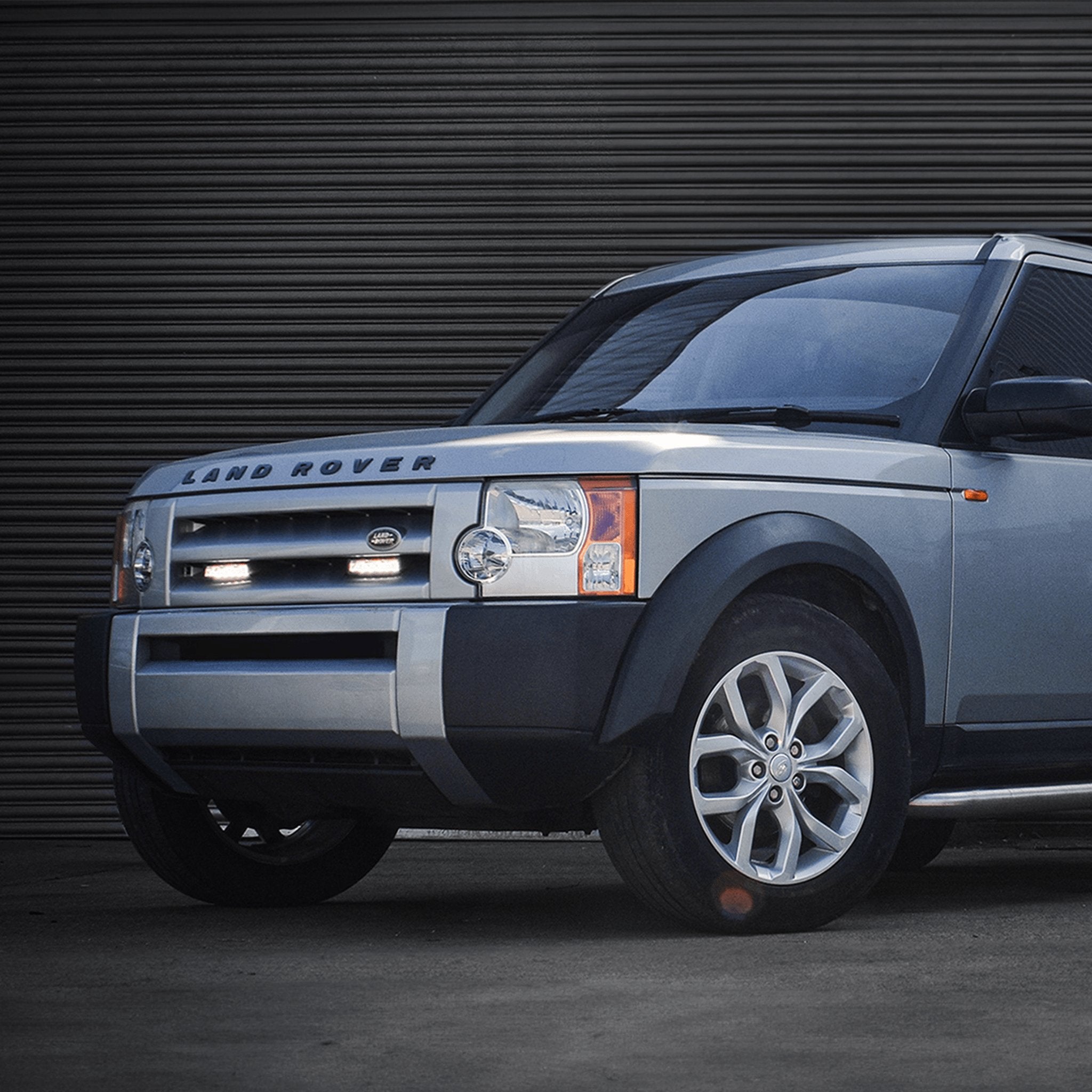 Stealth Land Rover Discovery 3 2004-2009 Twin 6″ Luminous LED Integration Grille Kit – 5,760 Lumens