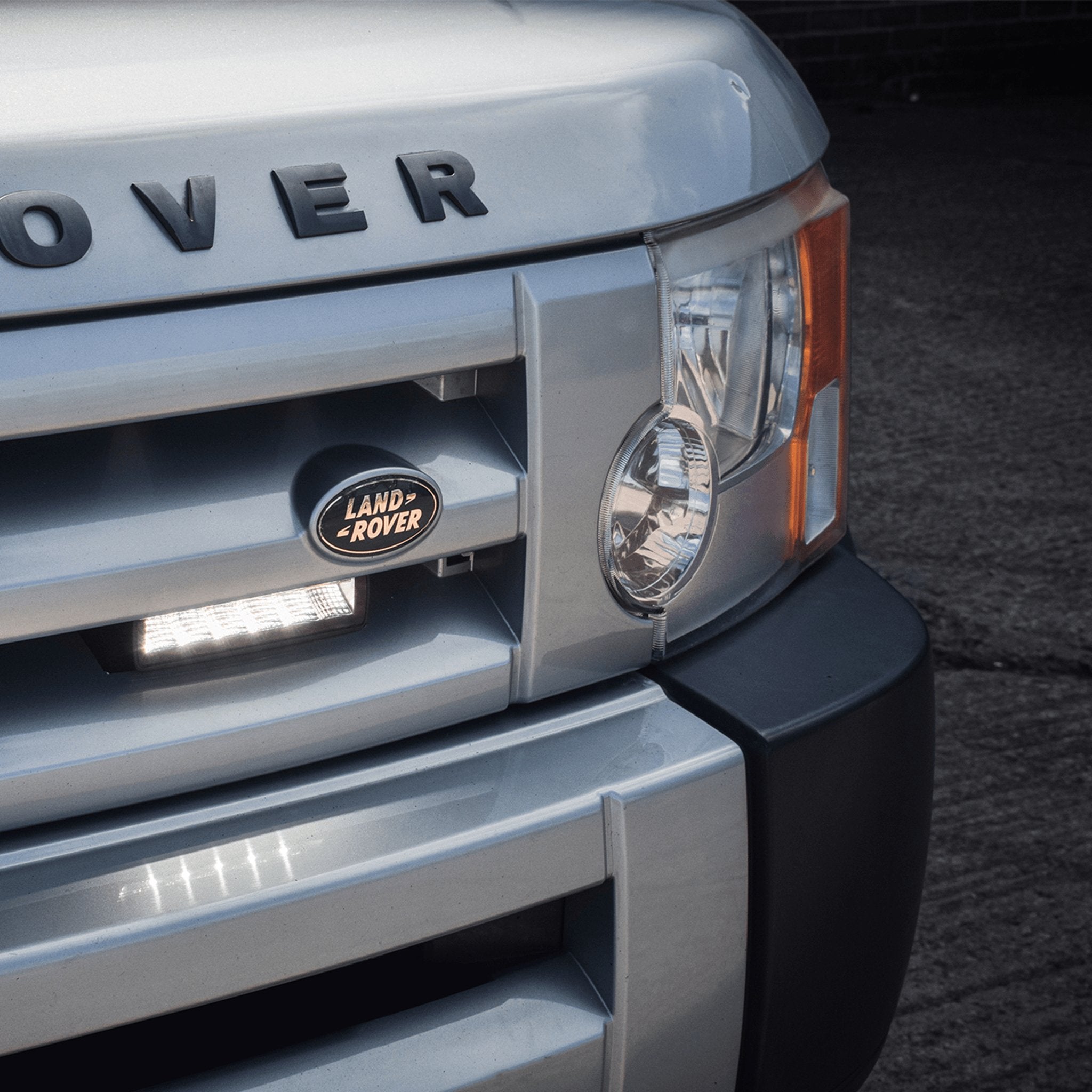 Stealth Land Rover Discovery 3 2004-2009 Twin 6″ Luminous LED Integration Grille Kit – 5,760 Lumens